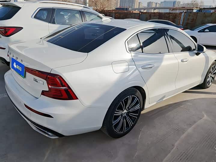 Фото 3 - Volvo S60 Hybrid