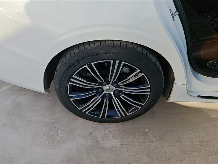 Фото 6 - Volvo S60 Hybrid