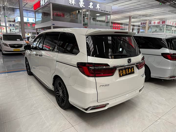 Фото 7 - Honda Odyssey