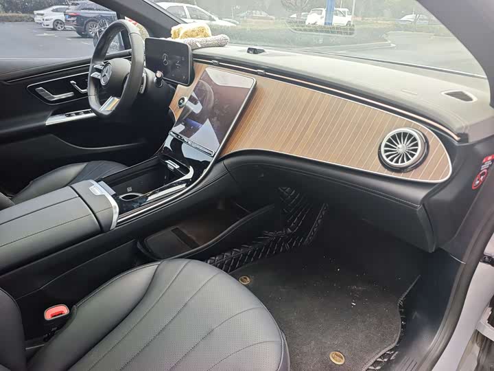 Фото 8 - Mercedes-Benz EQE