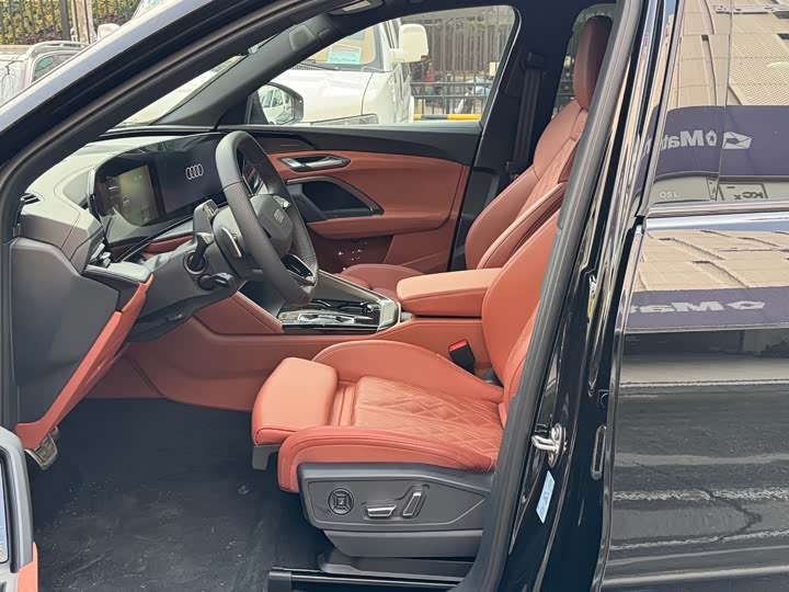 Фото 6 - Audi Q5L