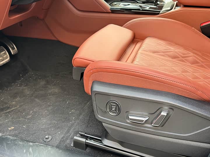 Фото 8 - Audi Q5L