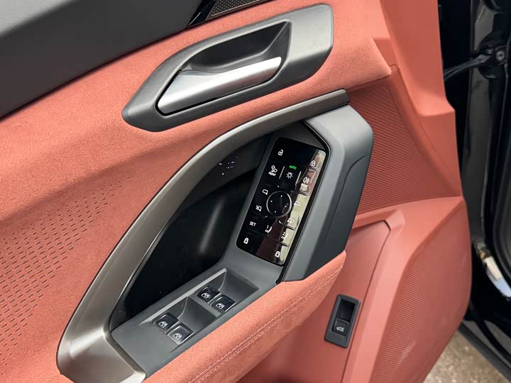 Фото 9 - Audi Q5L