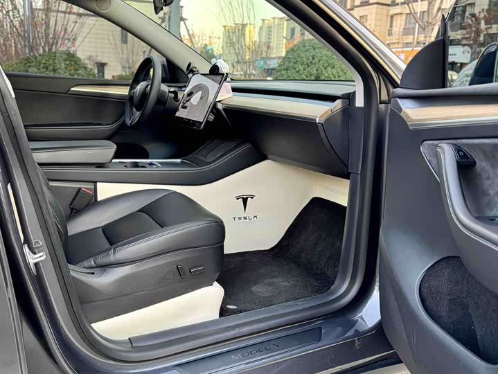 Фото 8 - Tesla Model Y