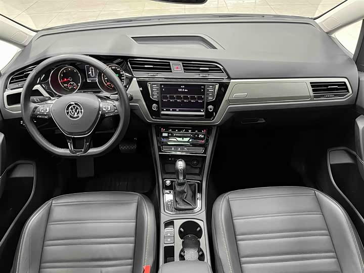 Фото 2 - Volkswagen Touran L