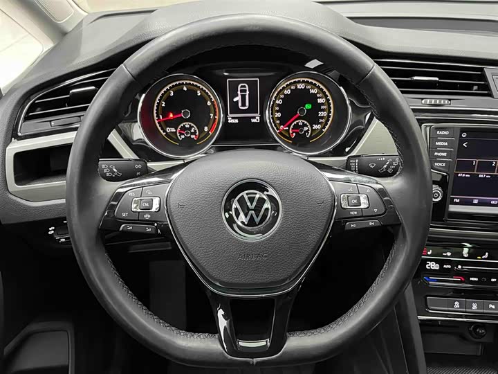 Фото 3 - Volkswagen Touran L