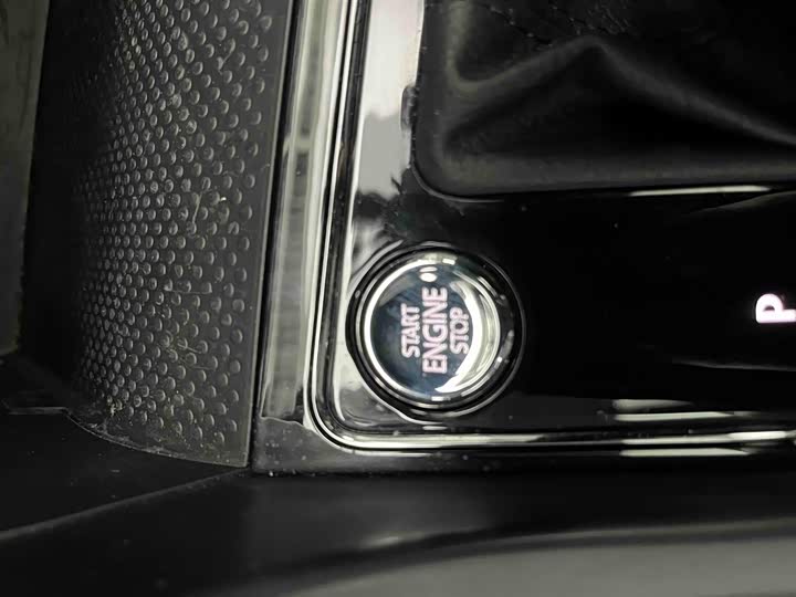 Фото 4 - Volkswagen Touran L