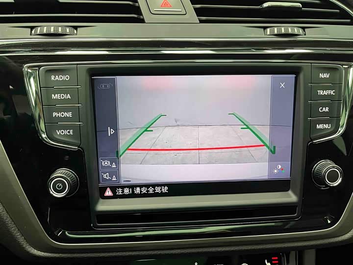 Фото 7 - Volkswagen Touran L