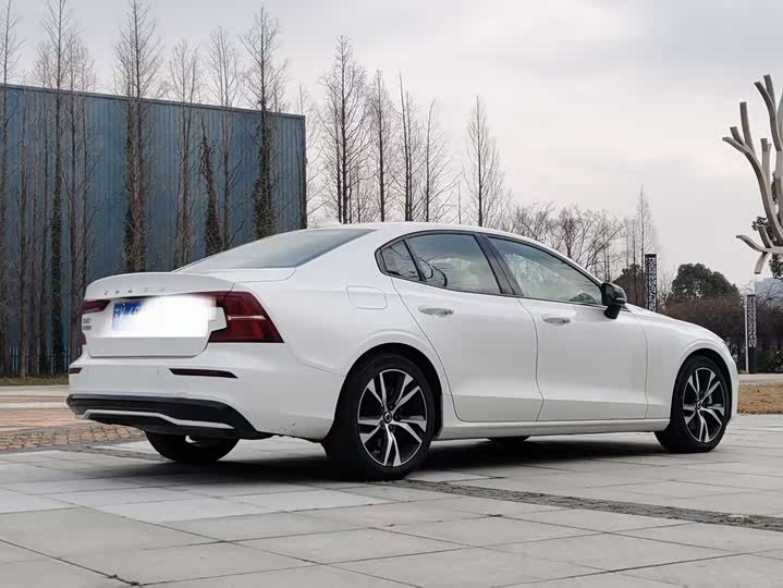 Фото 4 - Volvo S60