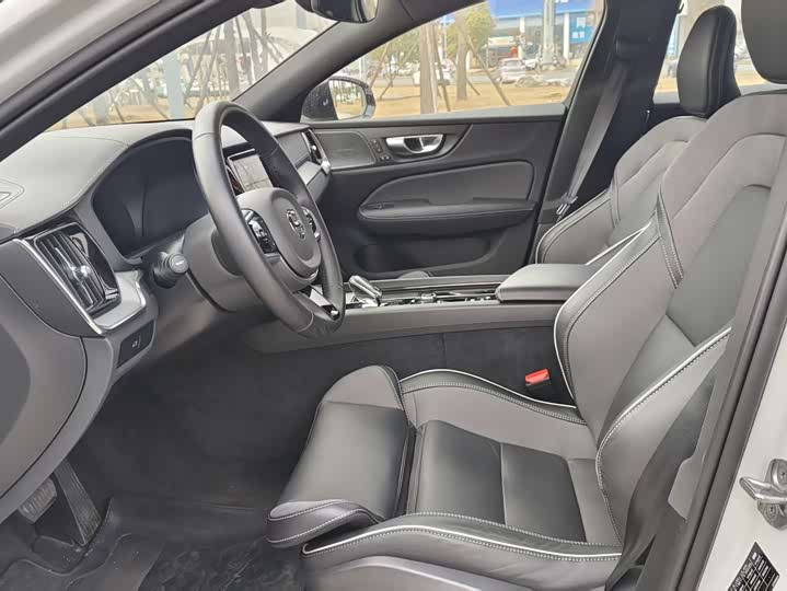 Фото 7 - Volvo S60