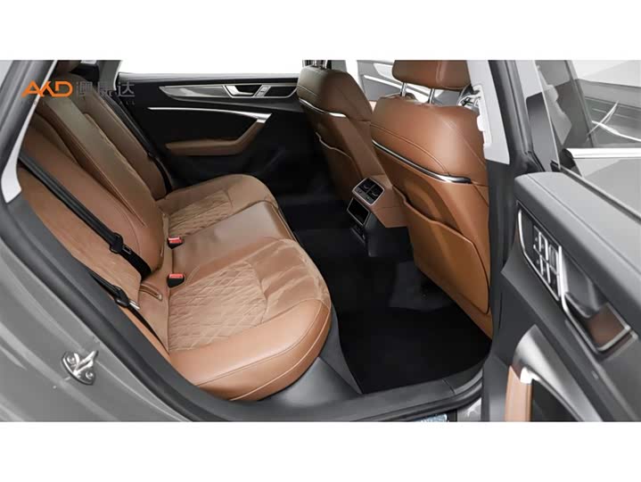 Фото 8 - Audi A7L