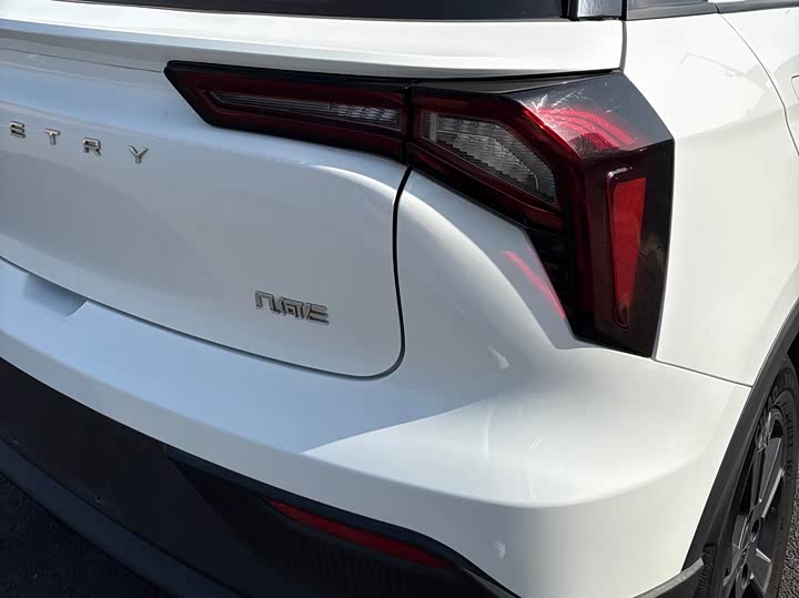 Фото 5 - Geely Geometry E Firefly