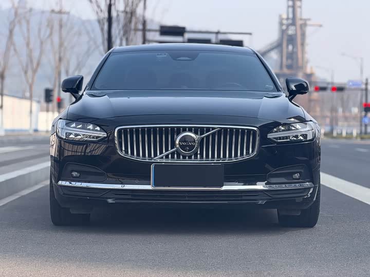 Photo 2 - Volvo S90
