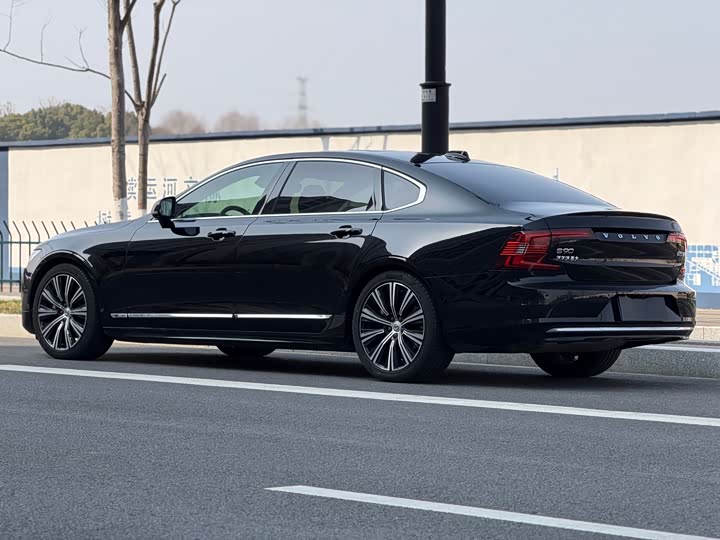 Photo 4 - Volvo S90