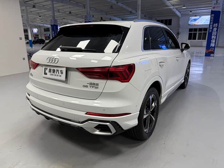 Фото 4 - Audi Q3