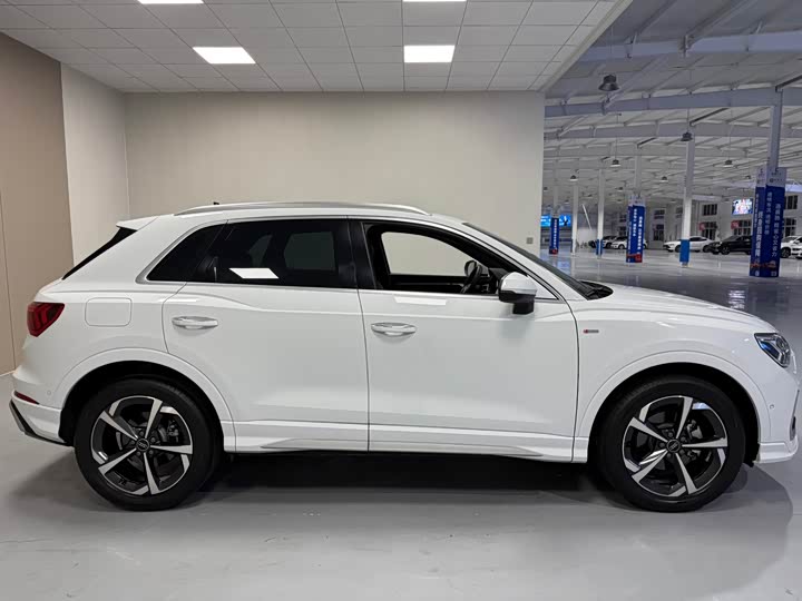 Фото 8 - Audi Q3