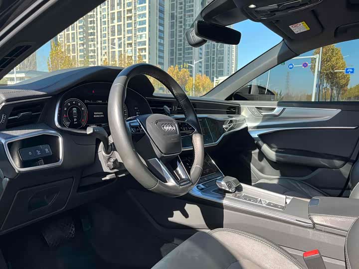 Фото 5 - Audi A6L