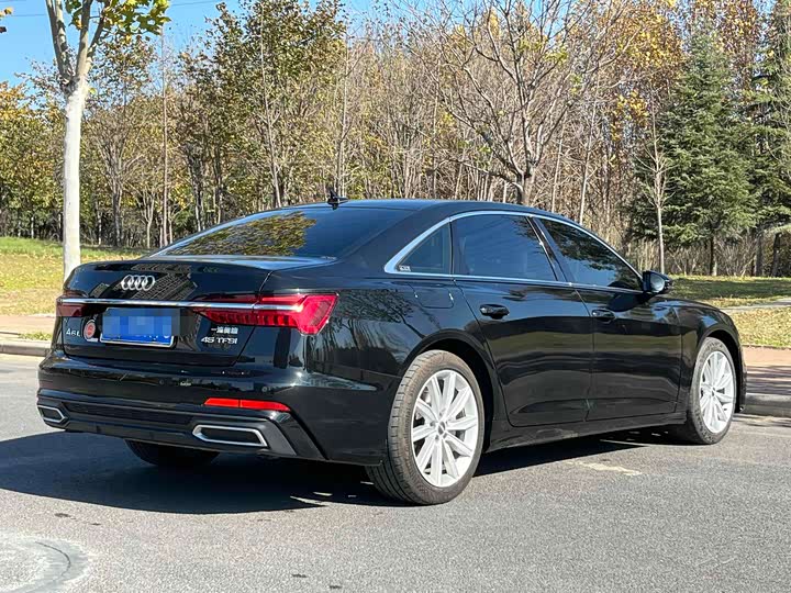 Фото 8 - Audi A6L