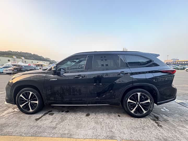 Фото 8 - Toyota Crown Kluger