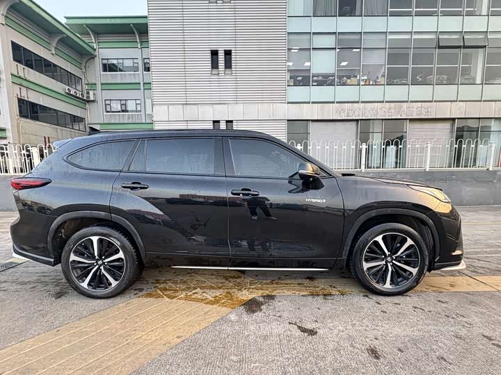 Фото 9 - Toyota Crown Kluger