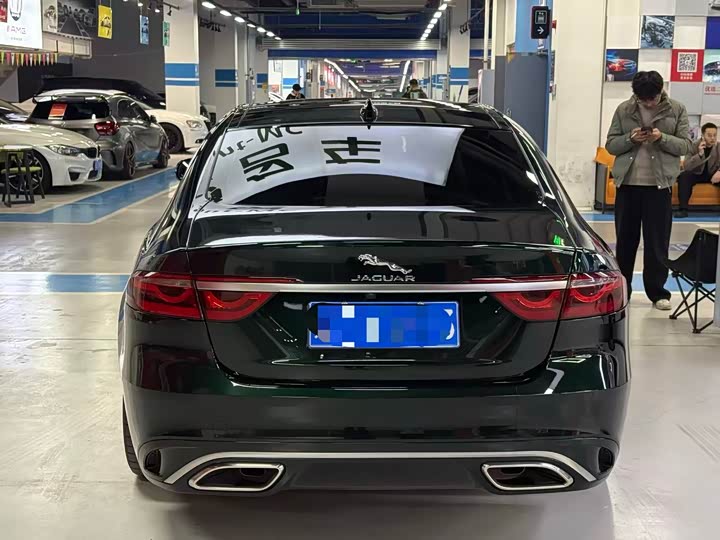 Photo 8 - Jaguar XF L