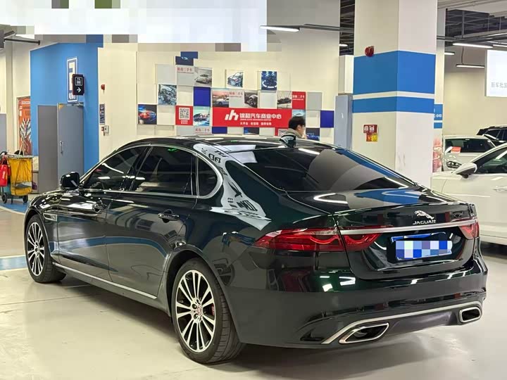 Photo 9 - Jaguar XF L