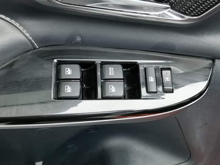 Фото 9 - Changan Oshan X7