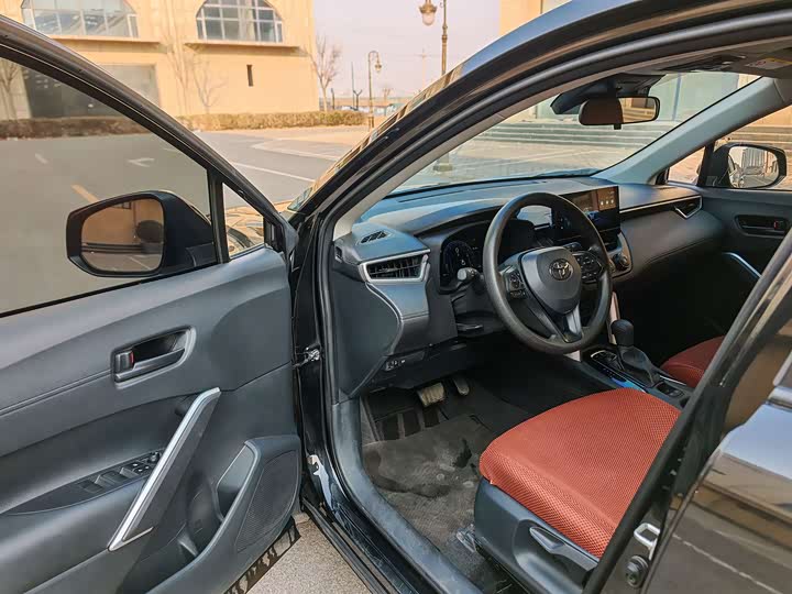 Фото 8 - Toyota Corolla Cross