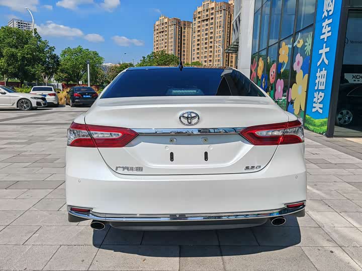Фото 6 - Toyota Camry