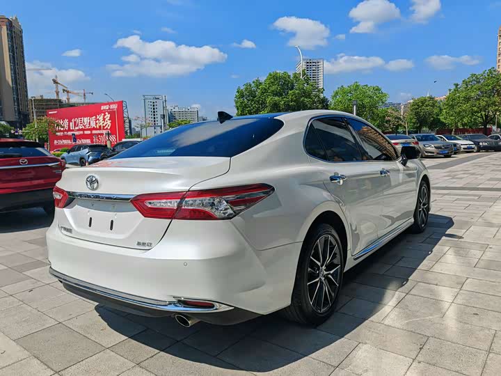 Фото 7 - Toyota Camry