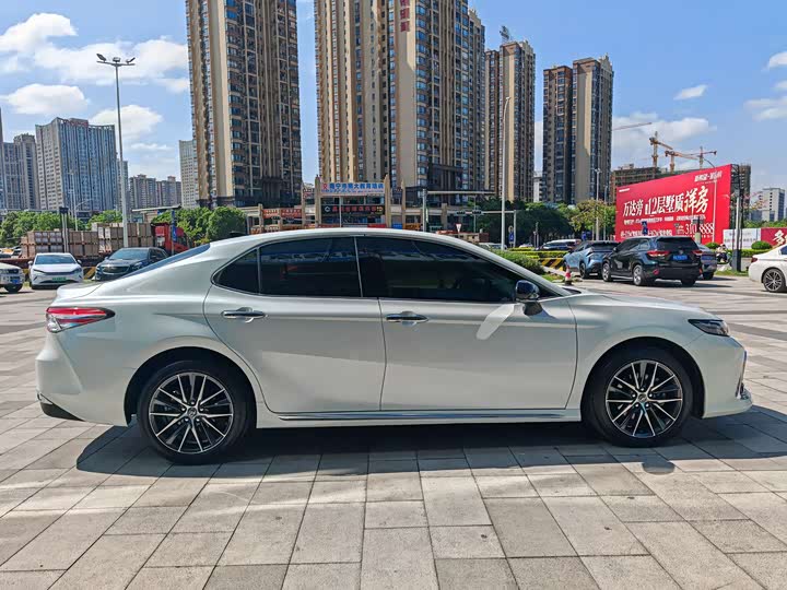 Фото 8 - Toyota Camry