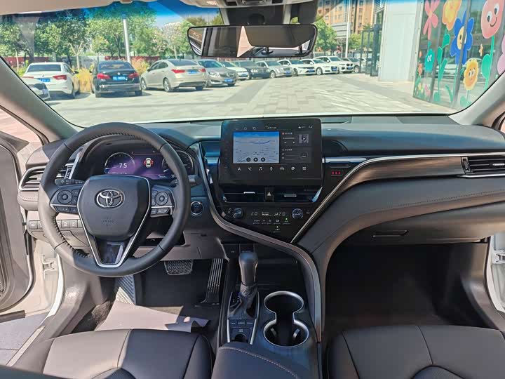 Фото 9 - Toyota Camry