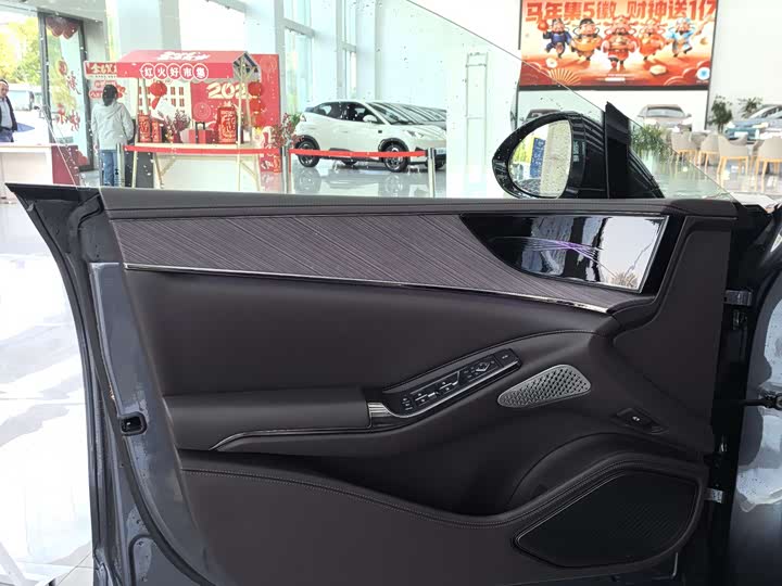 Фото 5 - Denza Z9