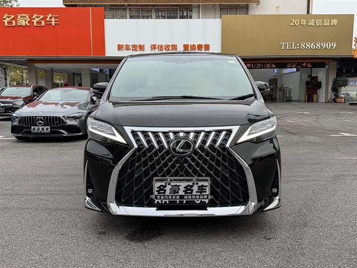 Фото 2 - Lexus LM