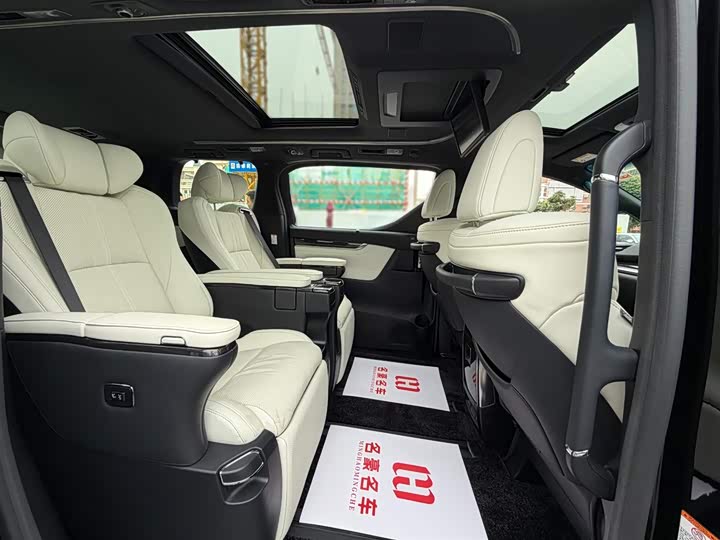 Фото 9 - Lexus LM