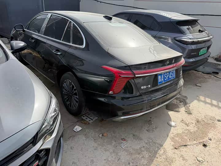 Фото 8 - Hongqi H5