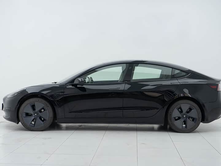 Фото 3 - Tesla Model 3