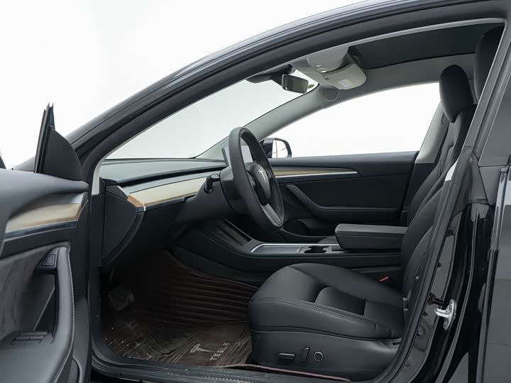 Фото 5 - Tesla Model 3