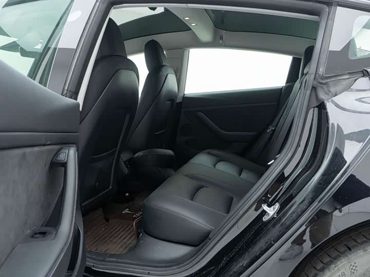 Фото 6 - Tesla Model 3