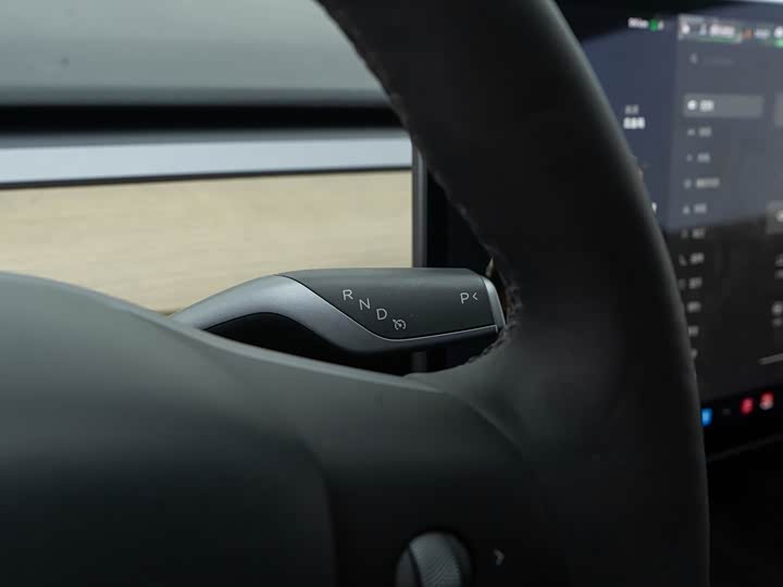 Фото 9 - Tesla Model 3