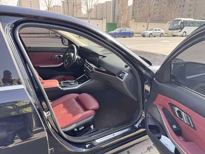 Photo 4 - BMW 3 Series