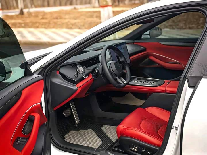 Фото 4 - Xiaomi SU7