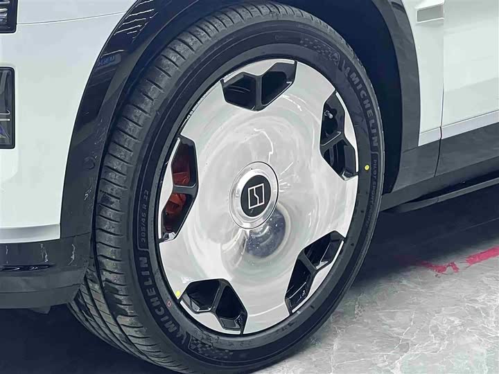 Фото 3 - Zeekr 9X