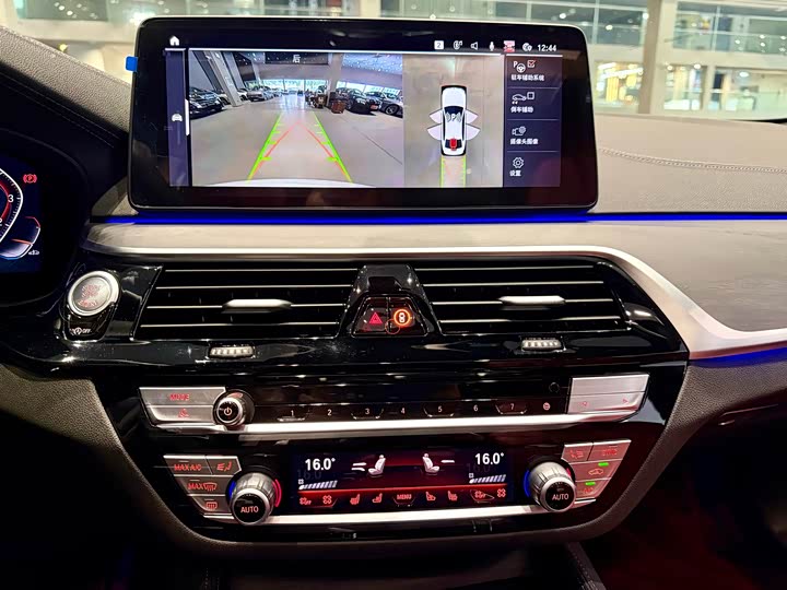 Фото 8 - BMW 5 Series