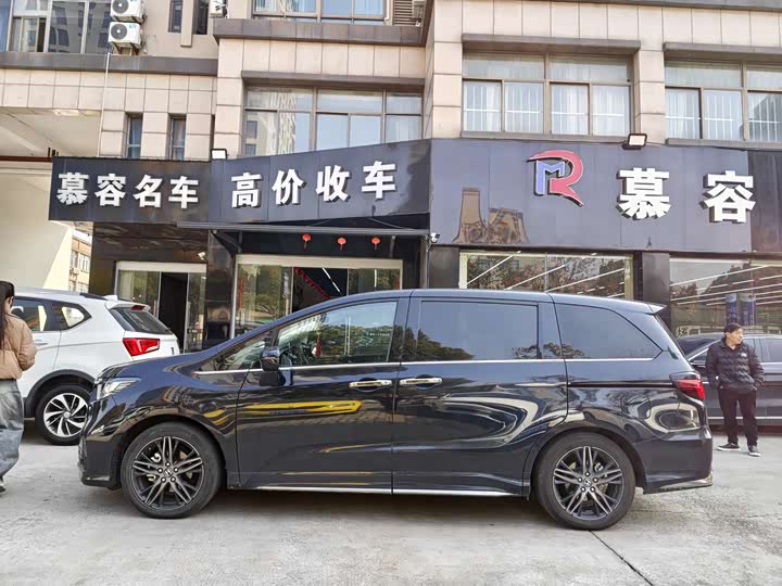 Фото 3 - Honda Odyssey