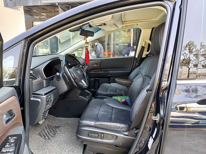 Фото 6 - Honda Odyssey