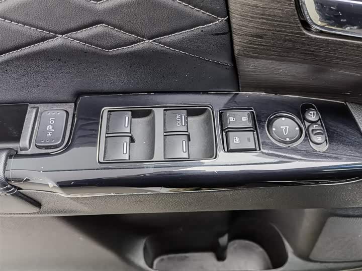 Фото 9 - Honda Elysion