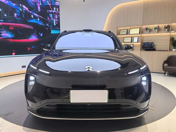 Фото 2 - Nio EC6