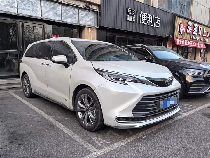 Фото 3 - Toyota Sienna