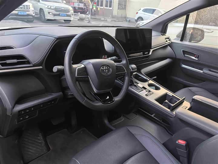 Фото 8 - Toyota Sienna